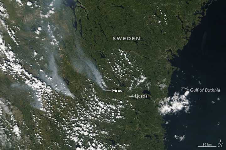 Satellitbild av skogsbränder kring Ljusdal 2018